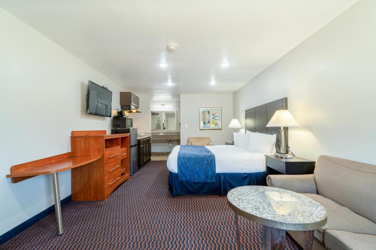  | Budget Host Inn