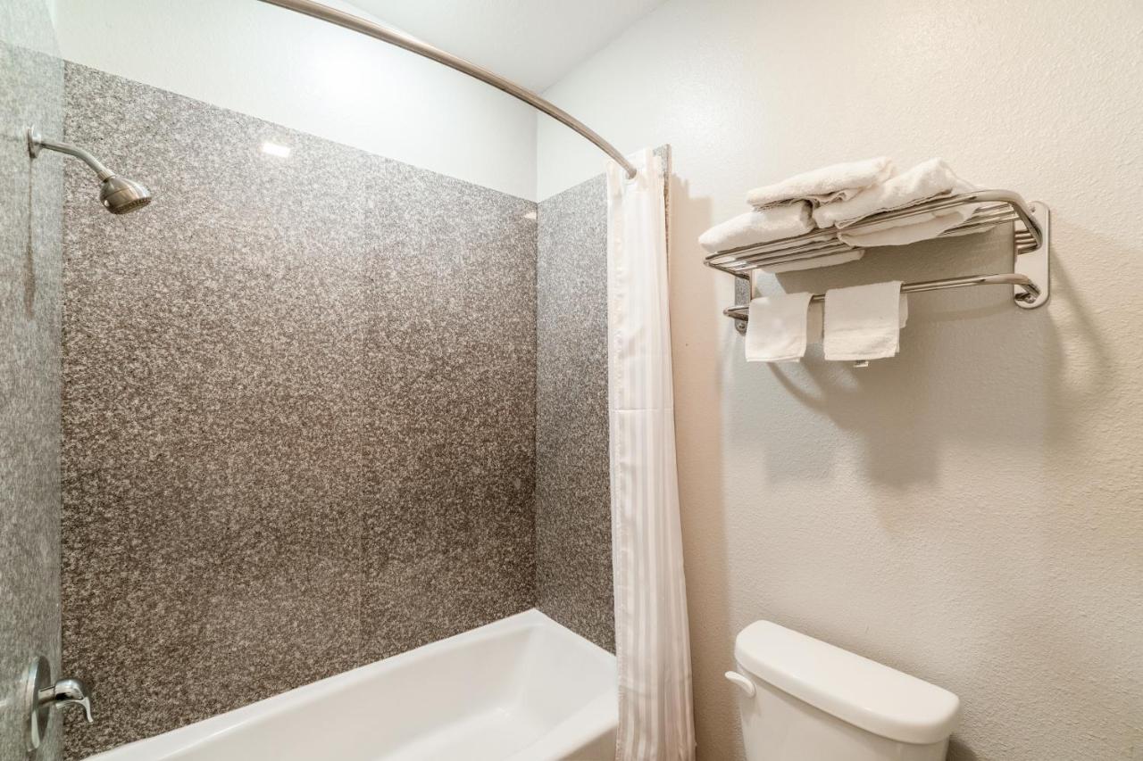  | Budget Host Inn