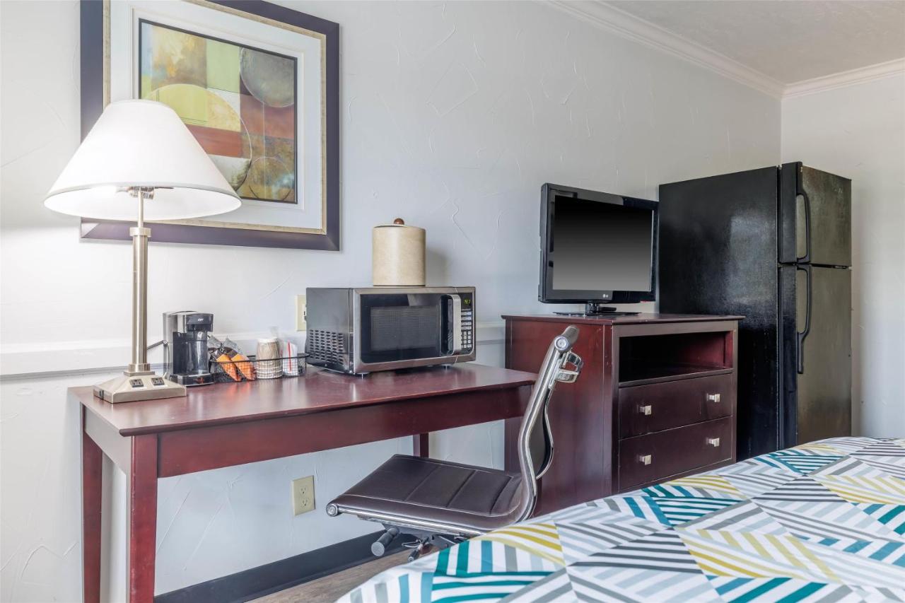 Queen Room with Two Queen Beds - Non-Smoking at Studio 6 Suites - Dallas, TX - Downtown