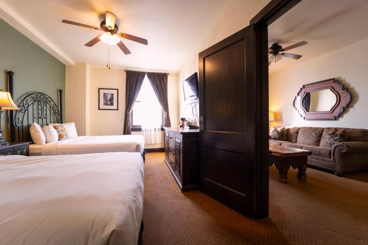 | The Holland Hotel
