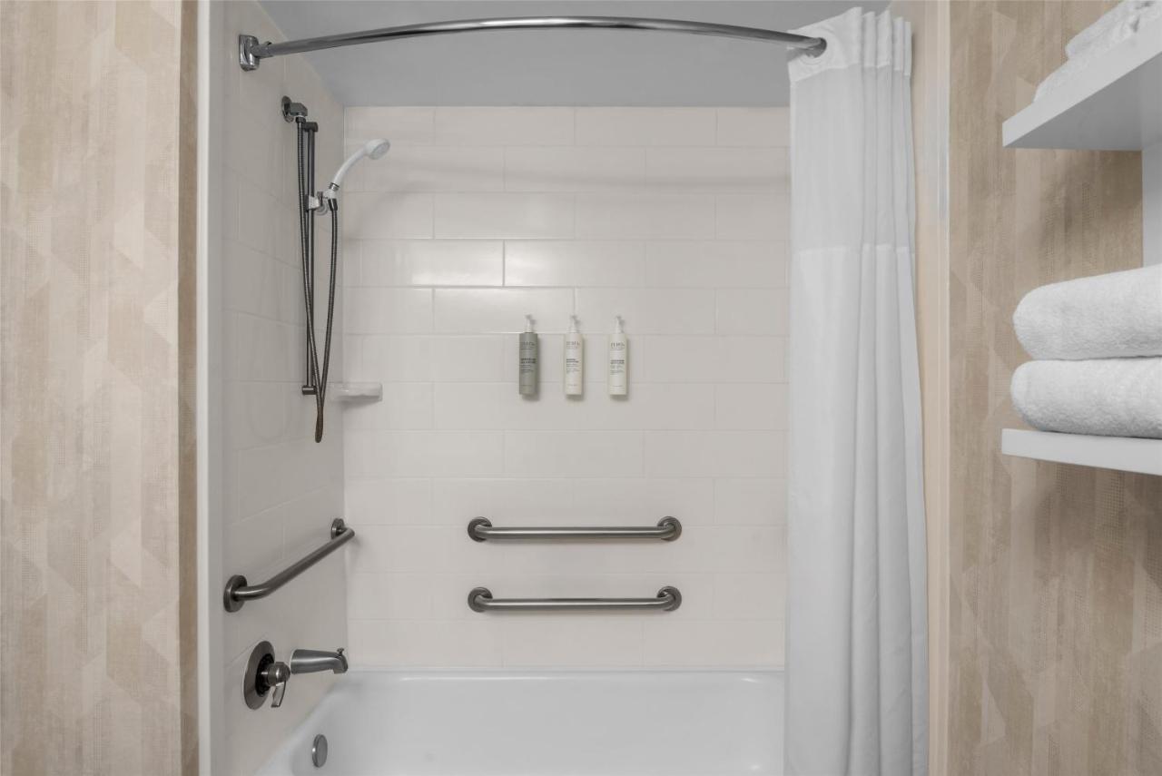Queen Room with Bath Tub - Disability Access at Hampton Inn Memphis/Southaven