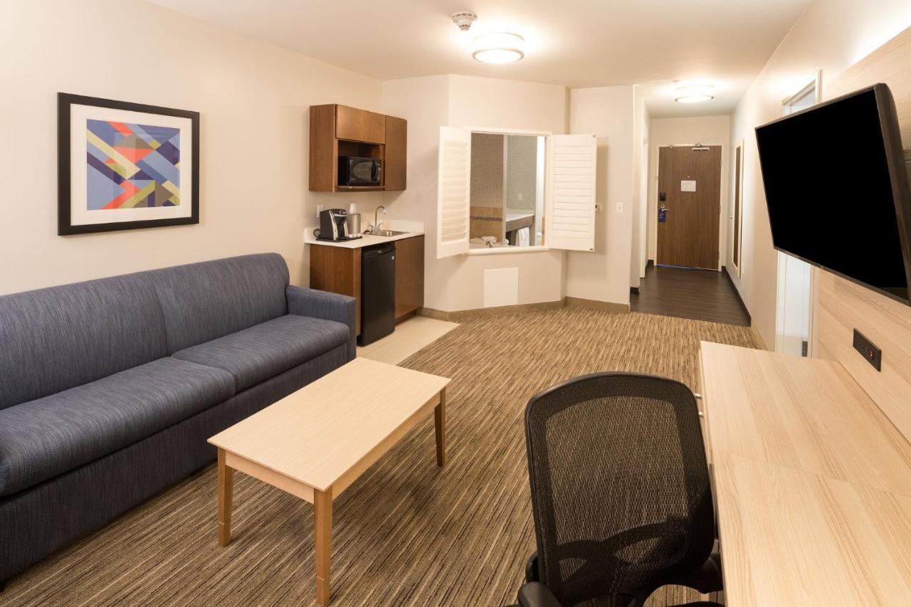 | Holiday Inn Express & Suites Gaylord, an IHG Hotel