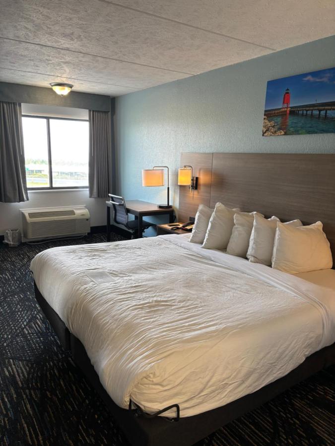  | @ Michigan Inn & Lodge