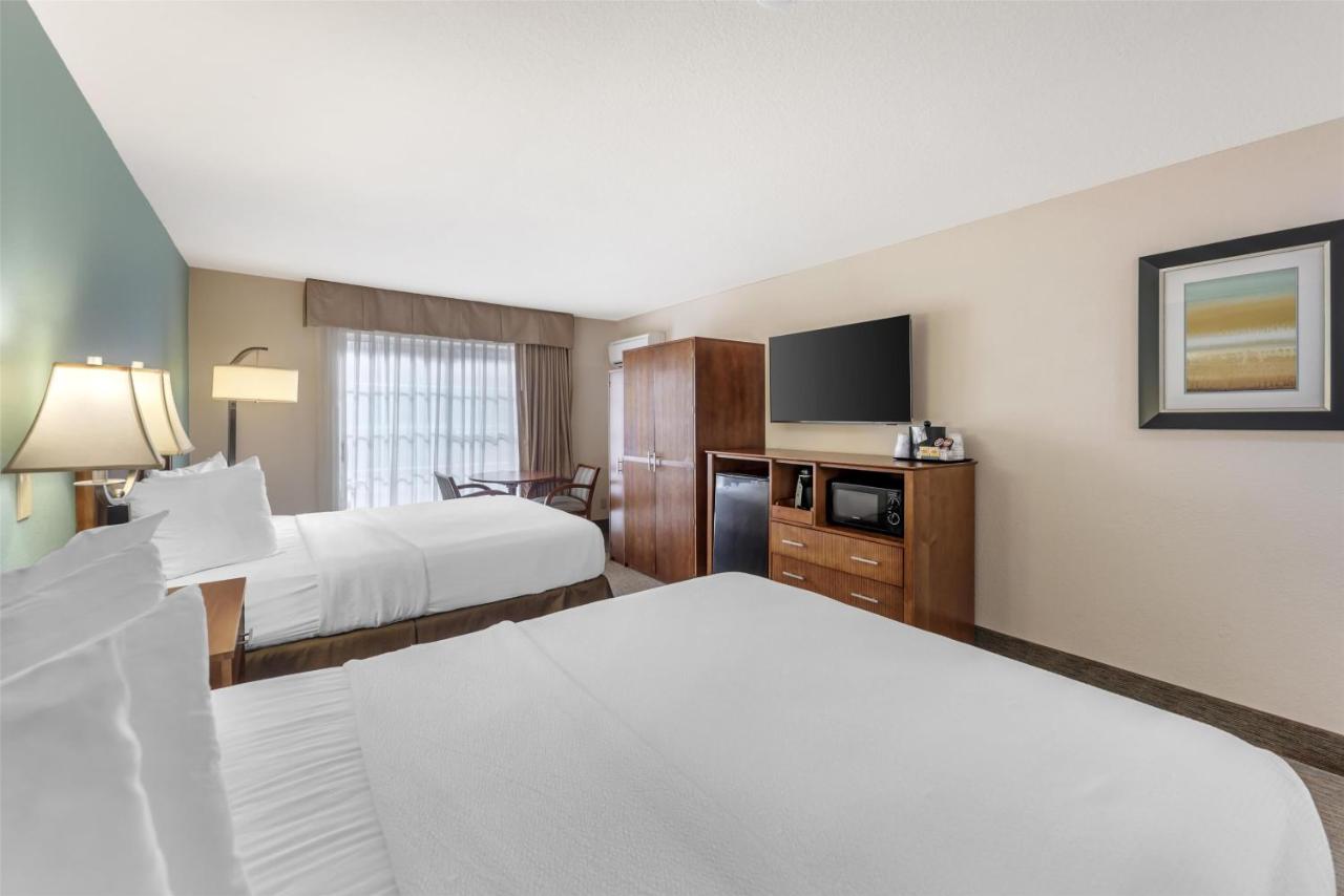 Queen Room with Two Queen Beds - Poolside - Non Smoking at Best Western Plus Atrium Inn