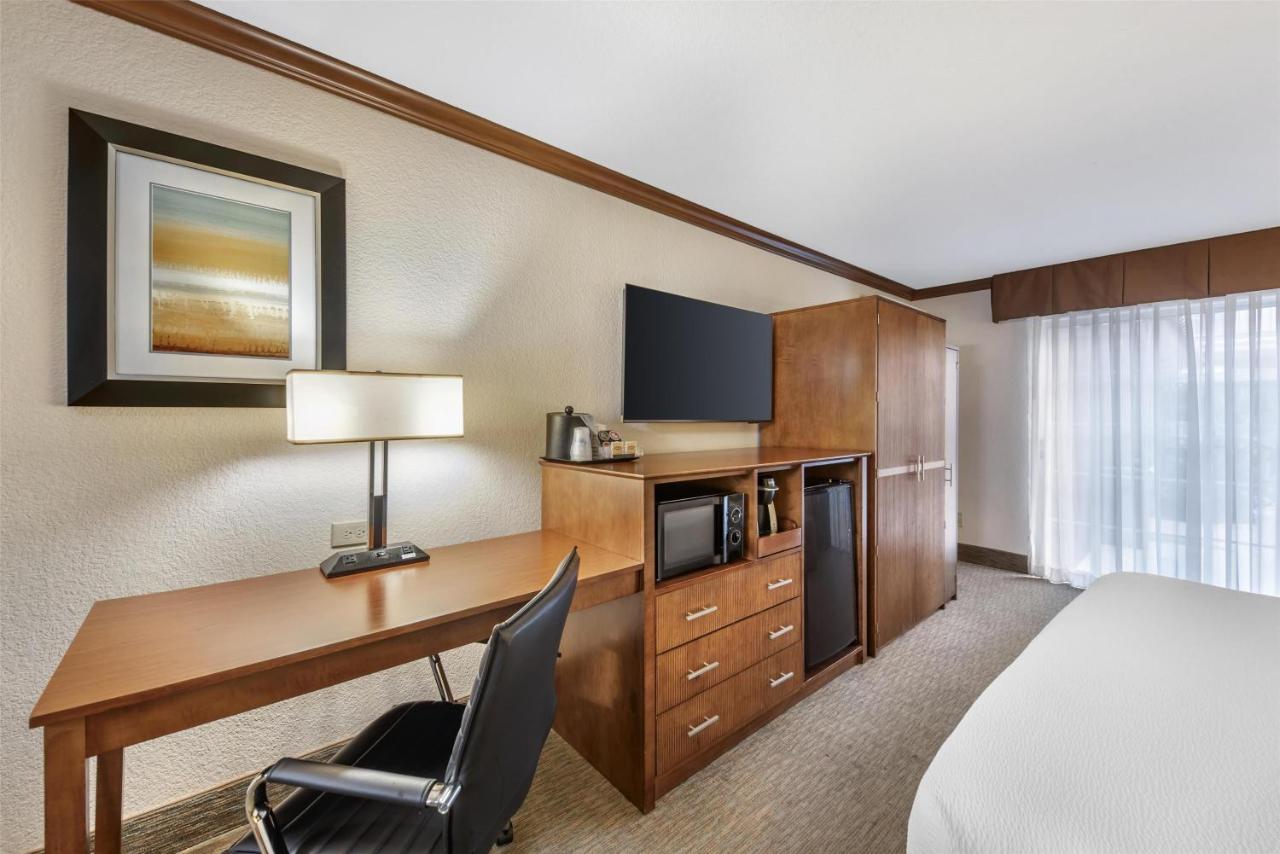 King Room - Poolside - Non-Smoking at Best Western Plus Atrium Inn