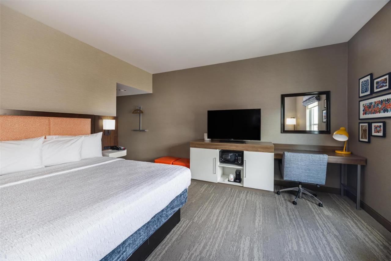 King Room at Hampton Inn & Suites Logan