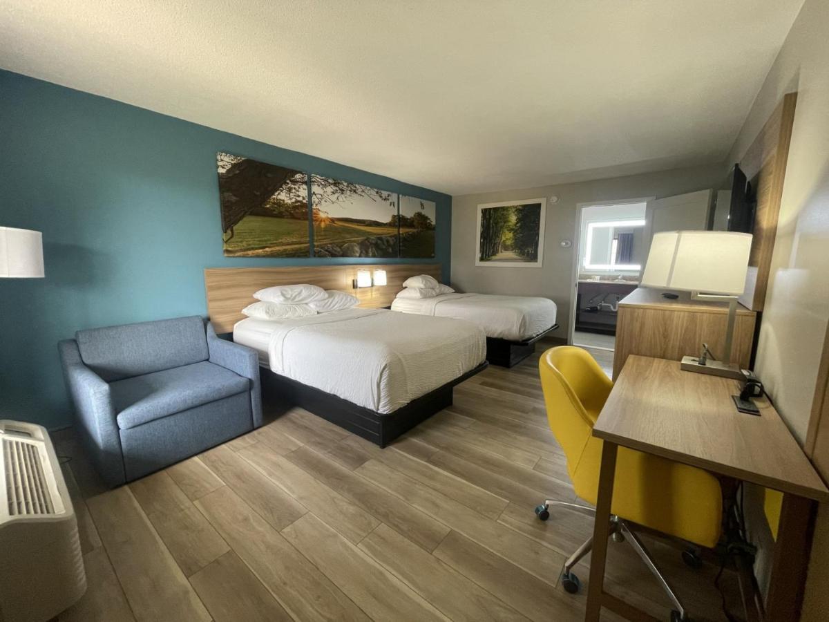 Double Room with Two Double Beds - Non-Smoking at Days Inn & Suites by Wyndham York