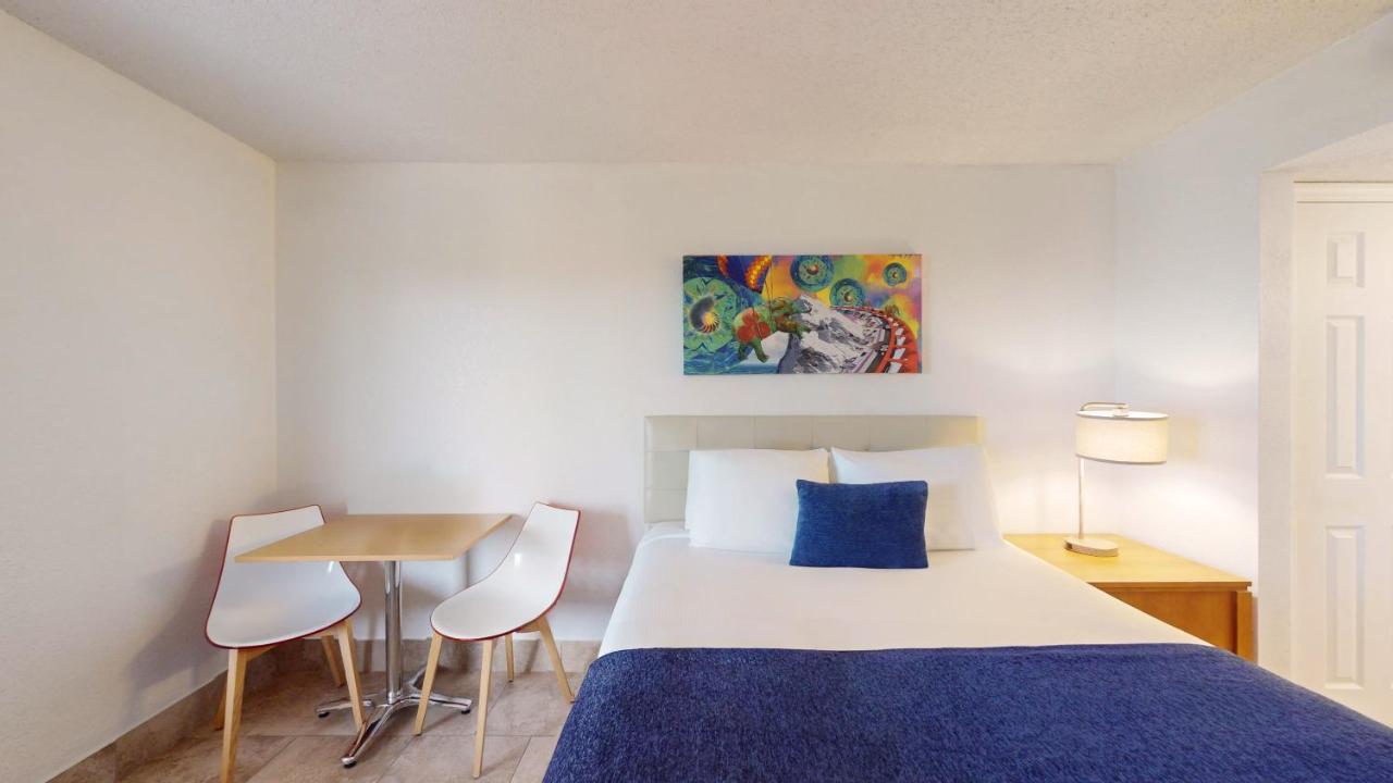 Room #85358526 at Park Royal Orlando managed by Accor