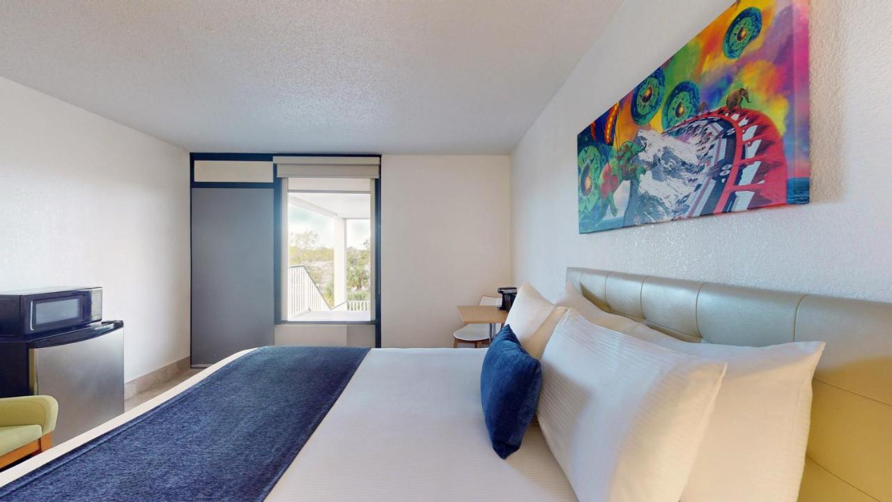 Room #85358526 at Park Royal Orlando managed by Accor