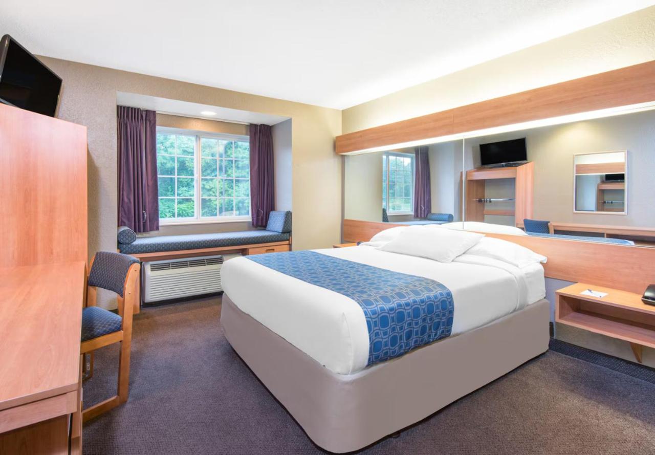 | Microtel Inn & Suites by Wyndham Hazelton/Bruceton Mills