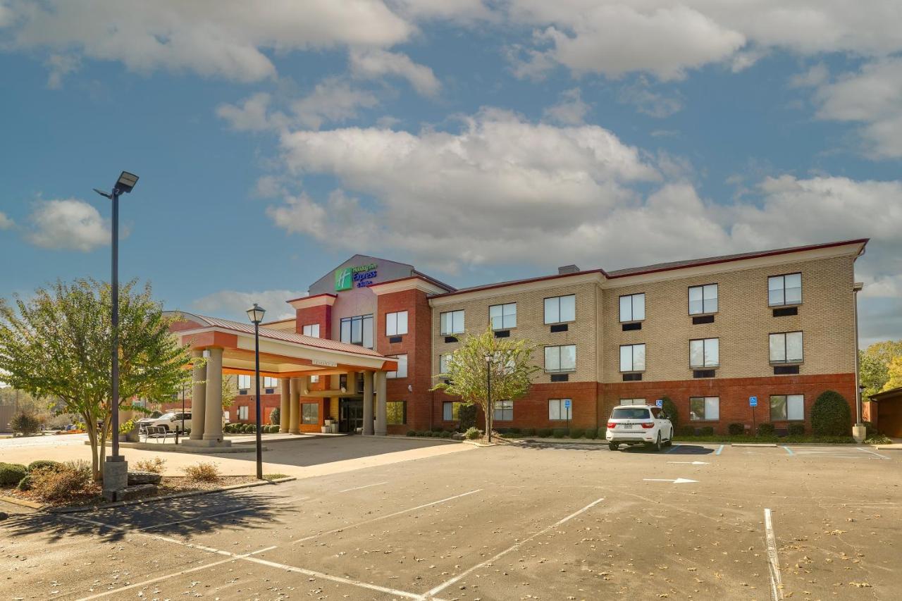 | Holiday Inn Express Hotel & Suites- Gadsden, an IHG Hotel