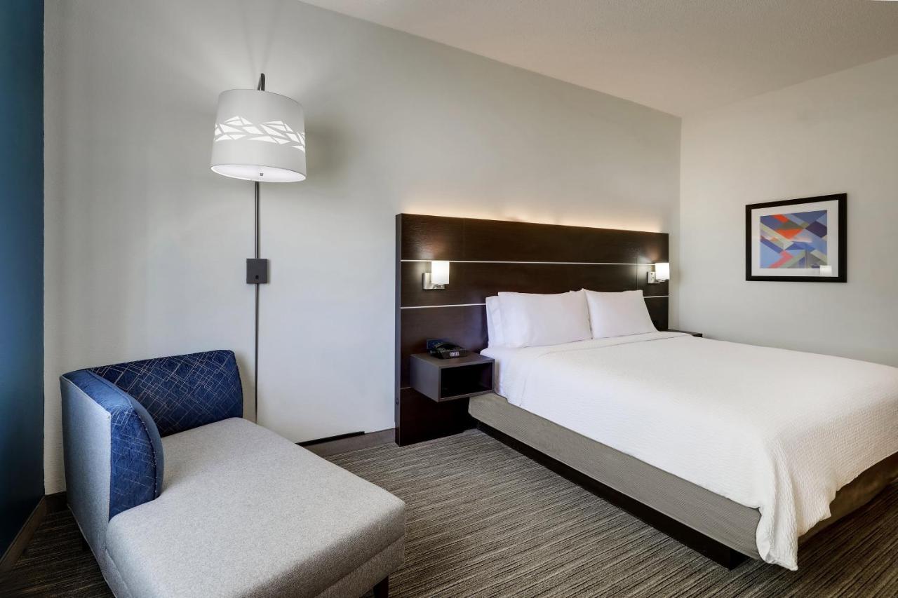 | Holiday Inn Express Hotel & Suites- Gadsden, an IHG Hotel