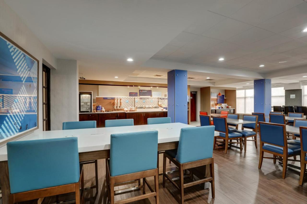 | Holiday Inn Express Hotel & Suites- Gadsden, an IHG Hotel
