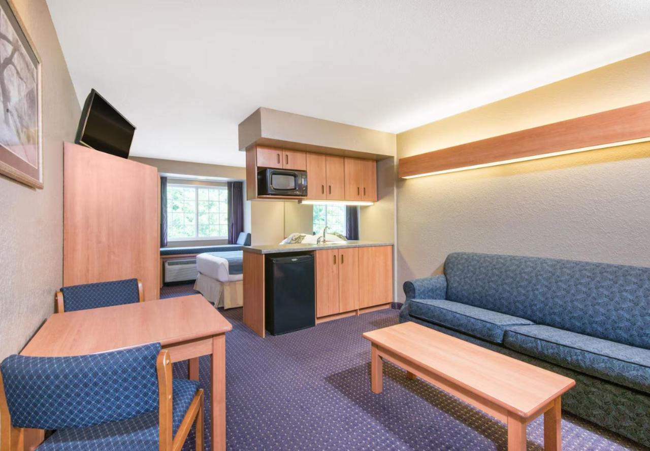 | Microtel Inn & Suites by Wyndham Hazelton/Bruceton Mills