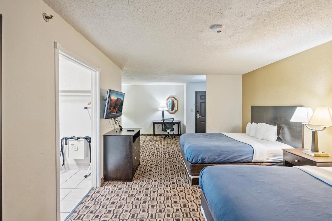 Queen Suite with Two Queen Bed and Sofa Bed - Smoking at Coratel Plus Suites Wichita West Airport