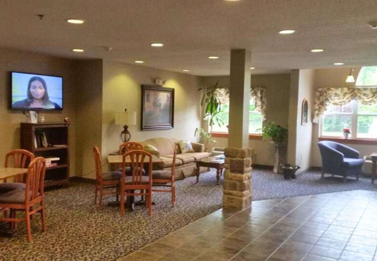 | Microtel Inn & Suites by Wyndham Hazelton/Bruceton Mills