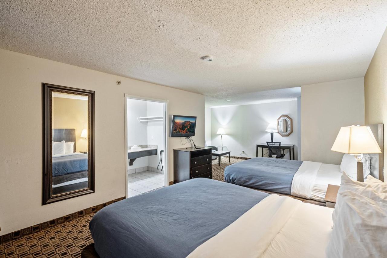 Queen Suite with Two Queen Bed and Sofa Bed - Smoking at Coratel Plus Suites Wichita West Airport