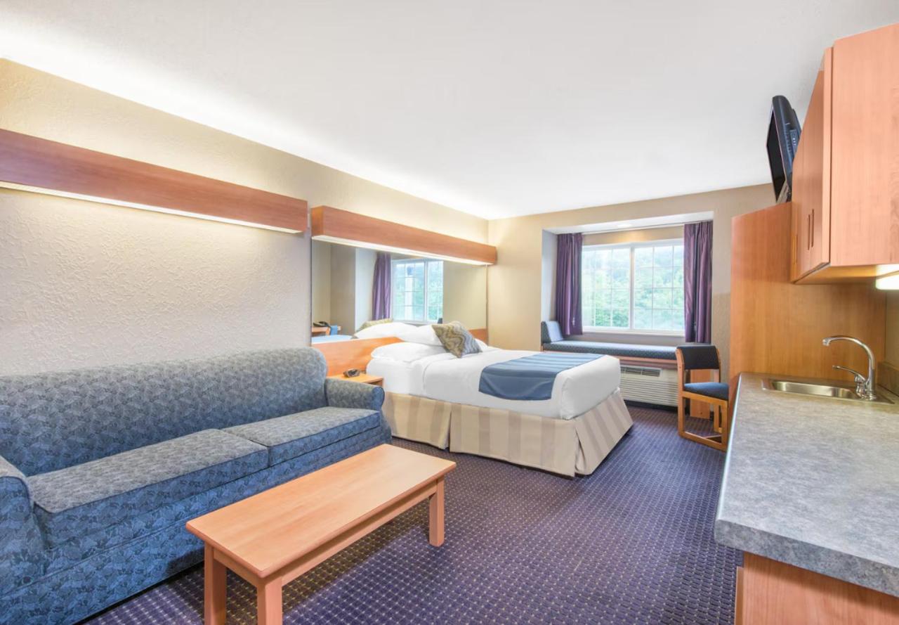 | Microtel Inn & Suites by Wyndham Hazelton/Bruceton Mills