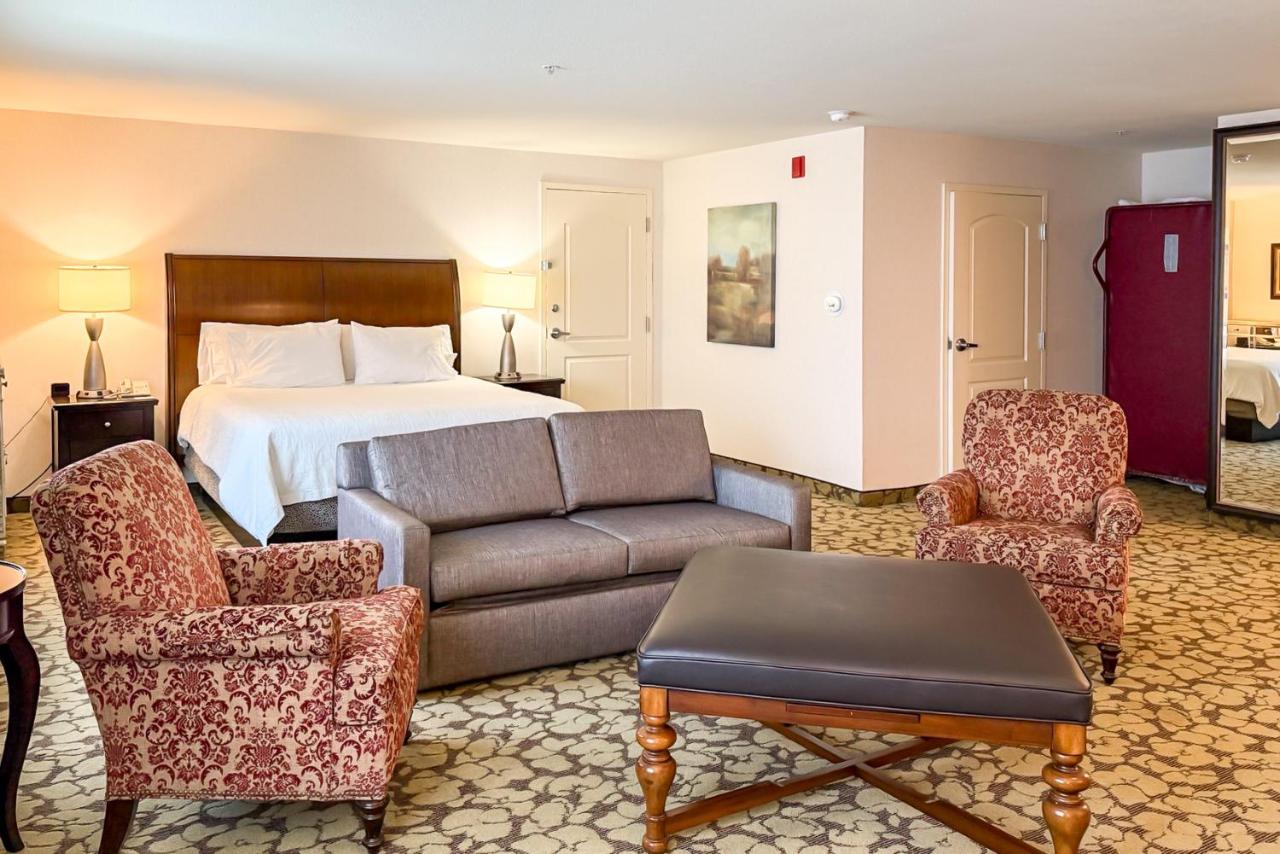 Parlor at Hilton Garden Inn Gilroy