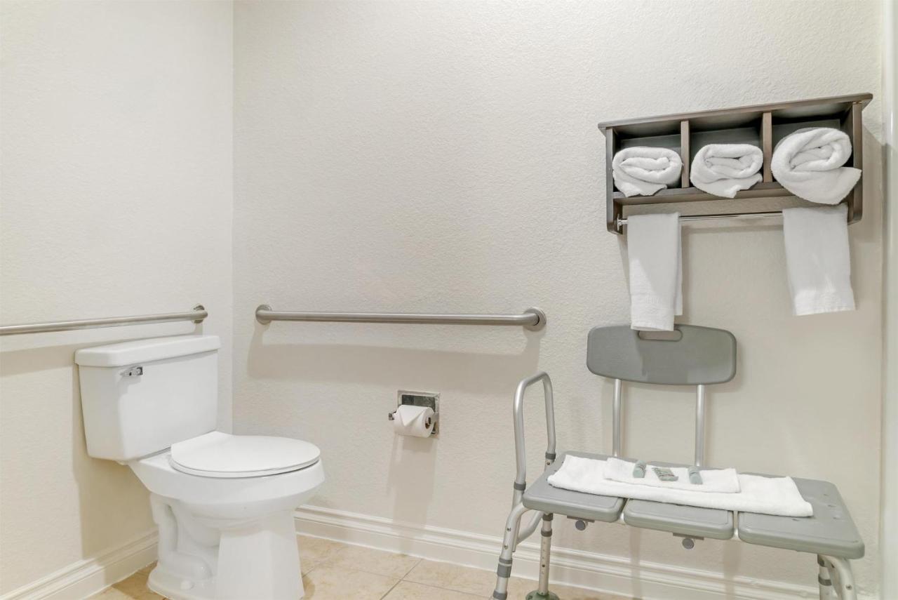 King Room with Roll-In Shower - Disability Access at Best Western Port Huron Blue Water Bridge