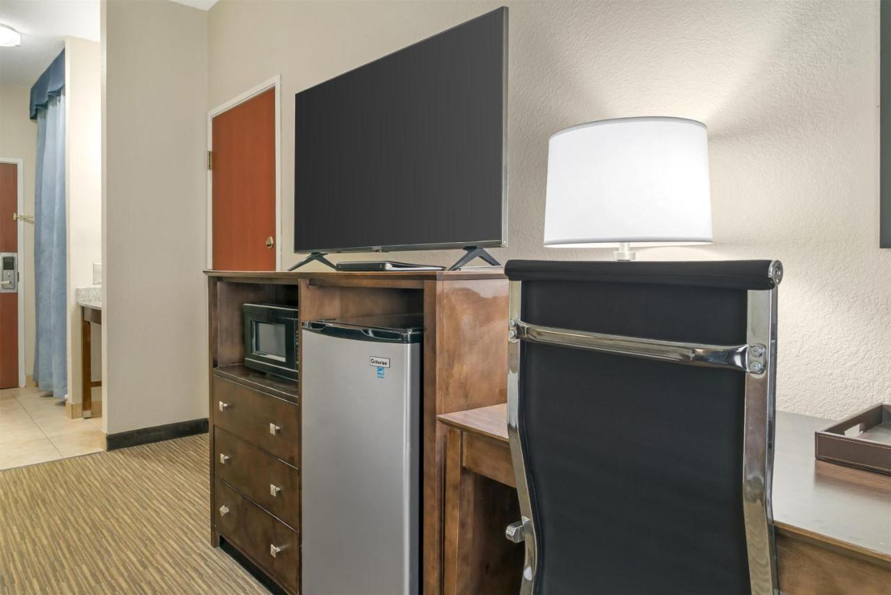King Room with Roll-In Shower - Disability Access at Best Western Port Huron Blue Water Bridge