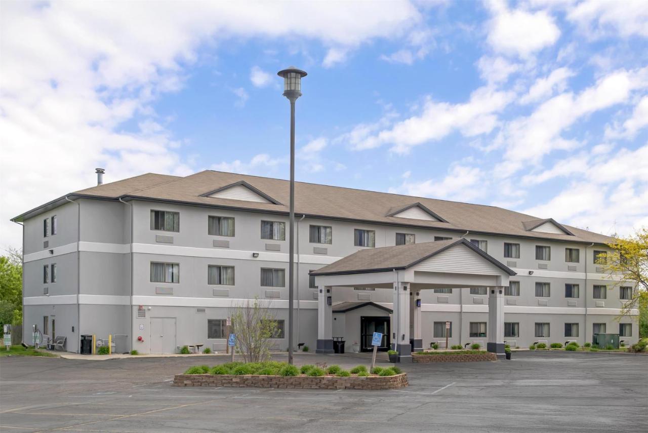  | Best Western Port Huron Blue Water Bridge