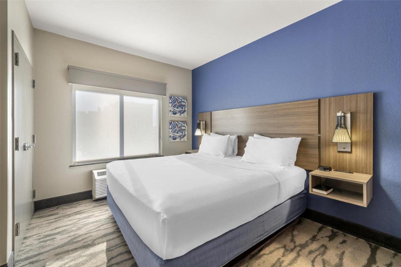 King Suite - Non-Smoking at Best Western Plus Castlerock Inn & Suites