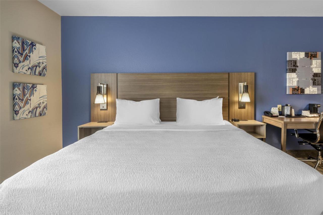 King Suite - Non-Smoking at Best Western Plus Castlerock Inn & Suites