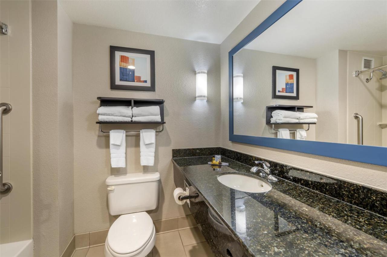 Queen Room with Two Queen Beds - Mobility Accessible/Non-Smoking at Best Western Plus Castlerock Inn & Suites