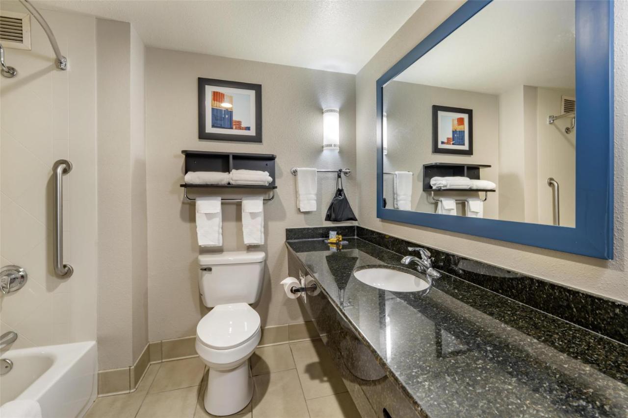 | Best Western Plus Castlerock Inn & Suites