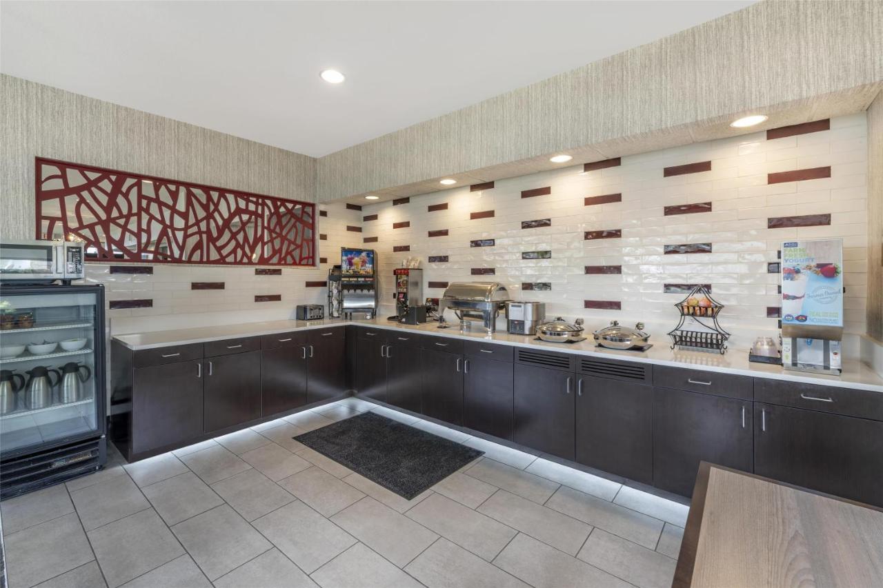 | Best Western Plus Castlerock Inn & Suites