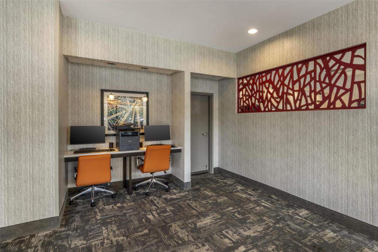 | Best Western Plus Castlerock Inn & Suites