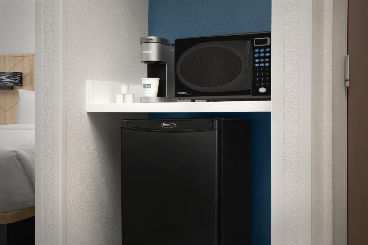 Deluxe Suite - Mobility Accessible - Non-Smoking at Holiday Inn Express Hotel & Suites DFW West - Hurst by IHG
