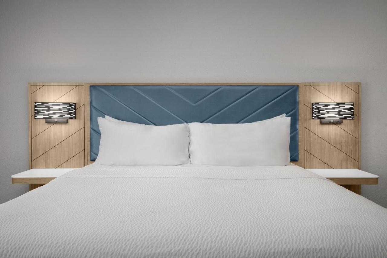 | Holiday Inn Express Hotel & Suites DFW West - Hurst, an IHG Hotel