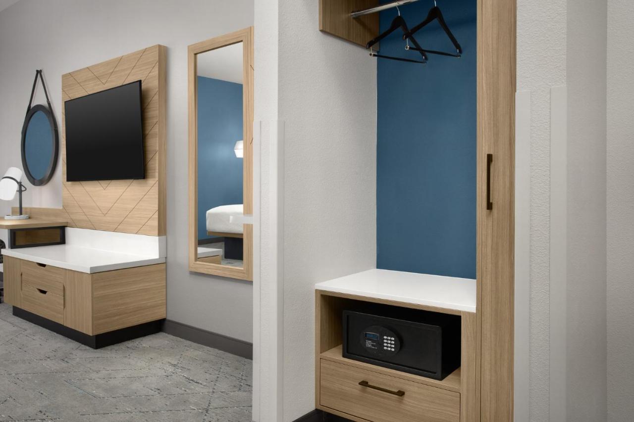 King Suite at Holiday Inn Express Hotel & Suites DFW West - Hurst by IHG
