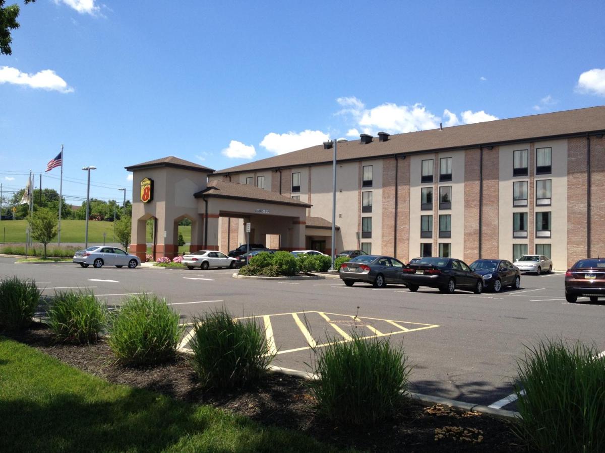 | Super 8 by Wyndham Mount Laurel