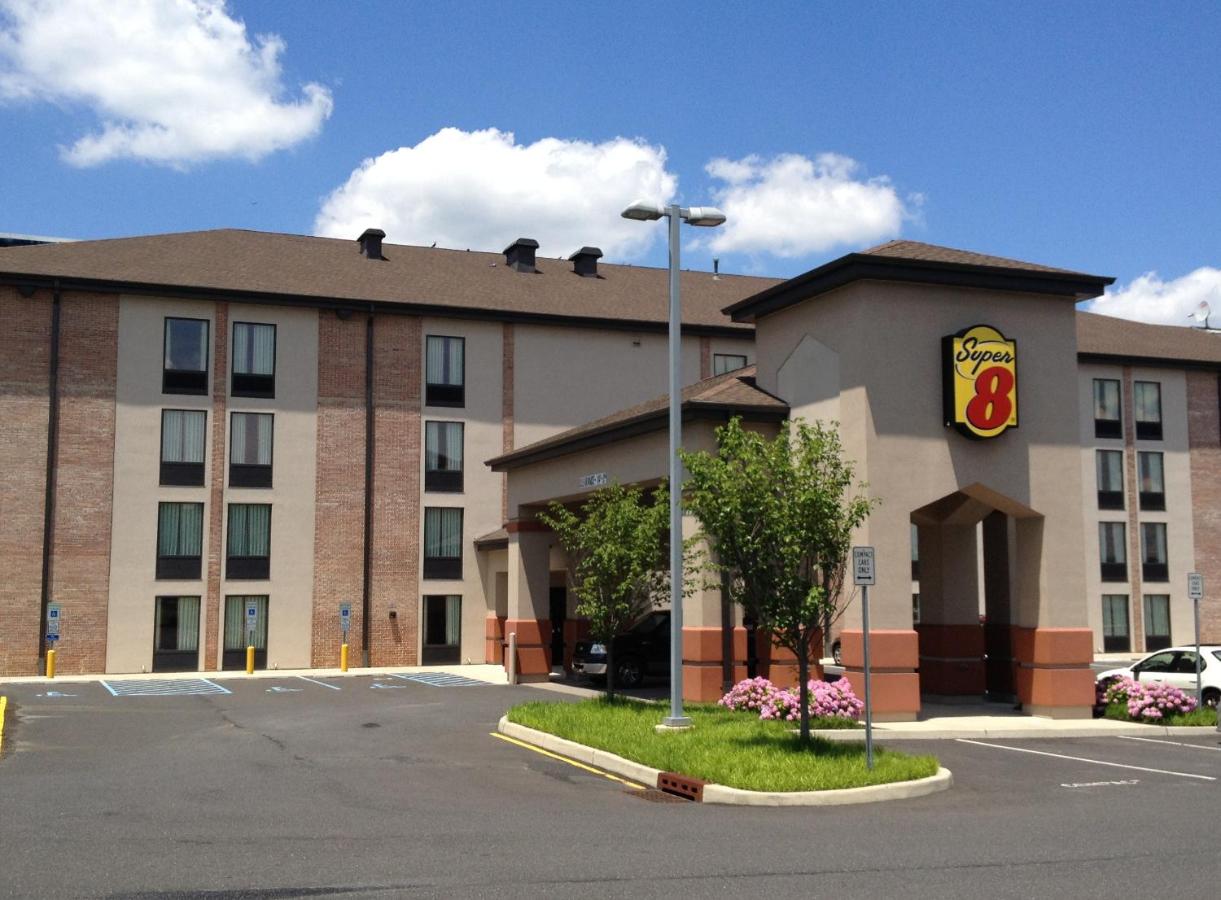 | Super 8 by Wyndham Mount Laurel