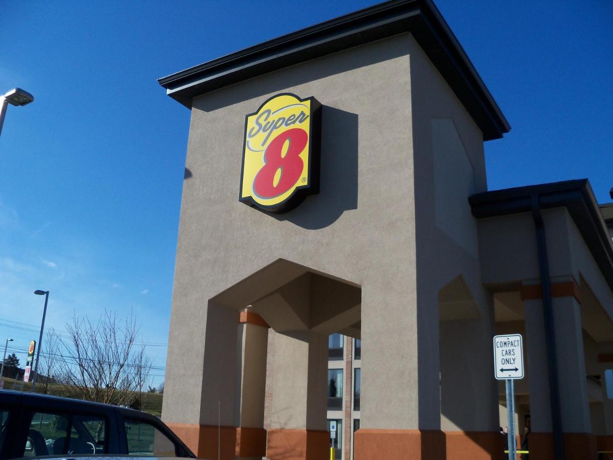 | Super 8 by Wyndham Mount Laurel