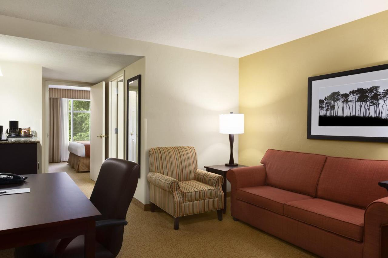 One-Bedroom King Suite with Sofa Bed - Non-Smoking at Country Inn & Suites by Radisson, Albany, GA