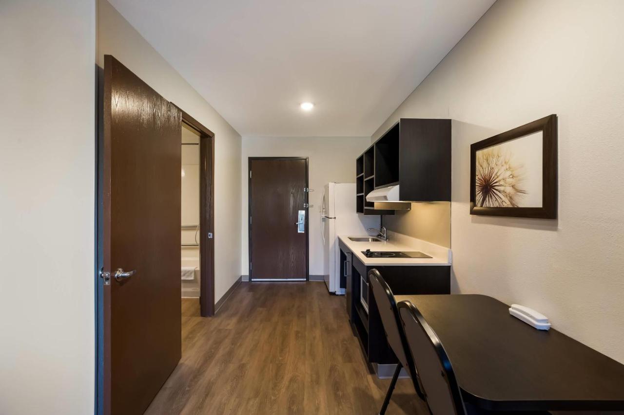 Standard Double Room with Roll-In Shower - Disability Access/Non-Smoking at WoodSpring Suites Orlando West - Clermont