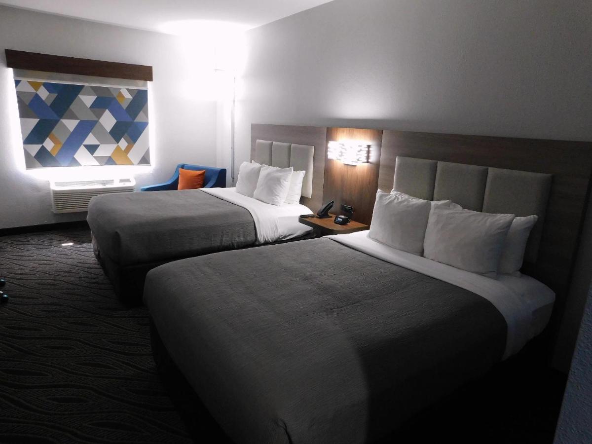 Queen Room with Two Queen Beds - Non-Smoking at Quality Inn Pontiac