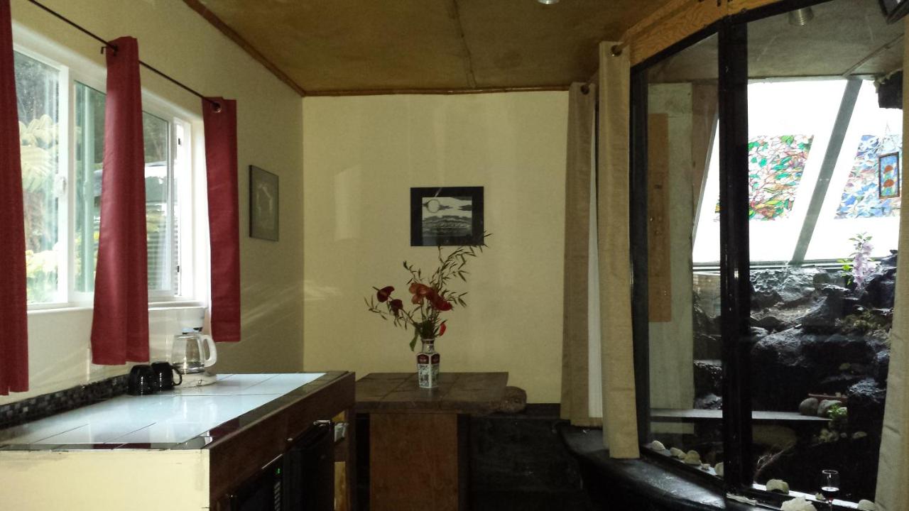 | Aloha Crater Lodge