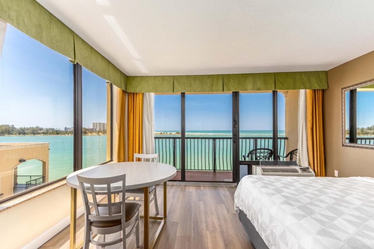 | Holiday Inn & Suites Clearwater Beach, an IHG Hotel