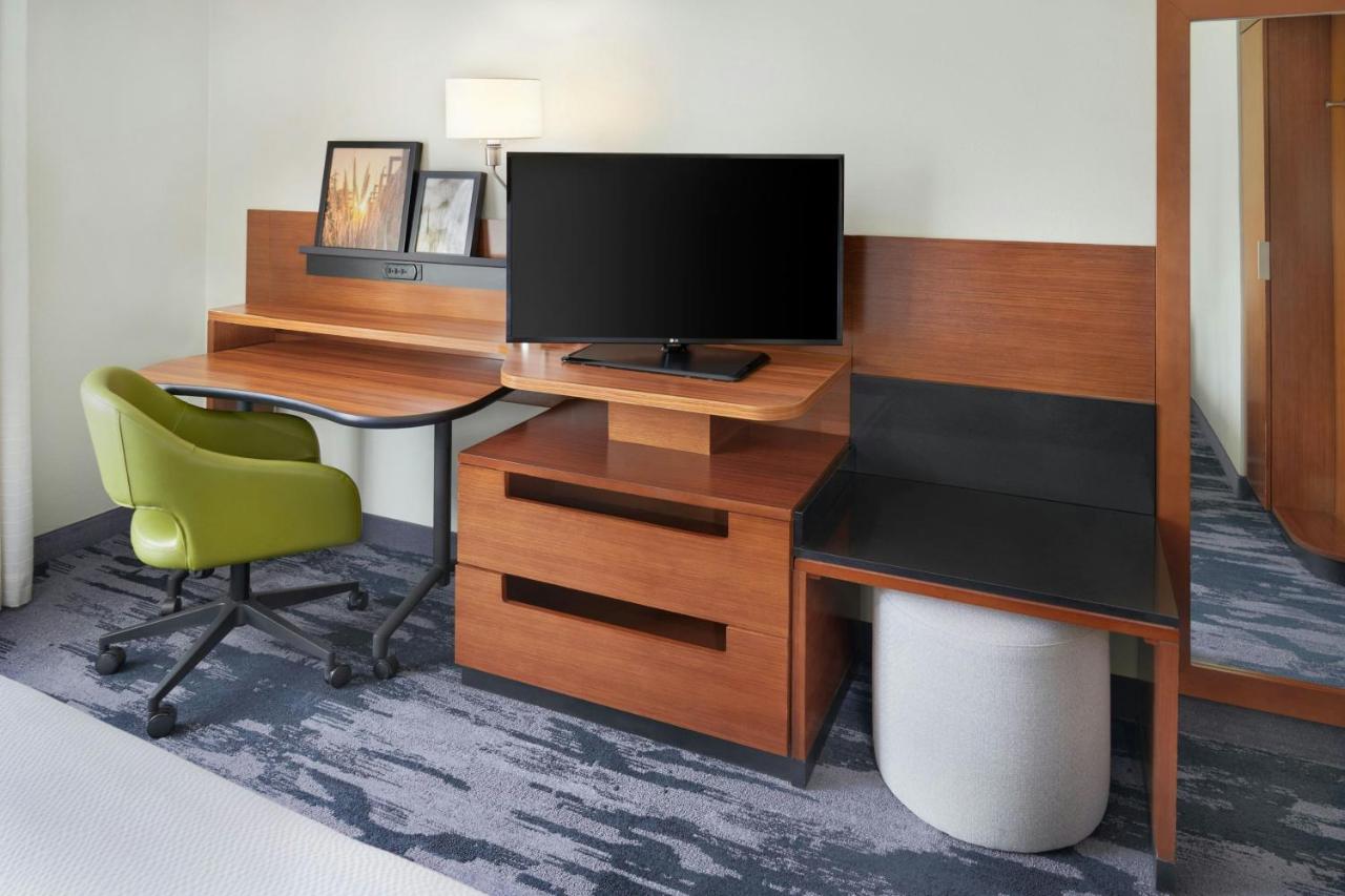| Fairfield Inn & Suites by Marriott Reading Wyomissing