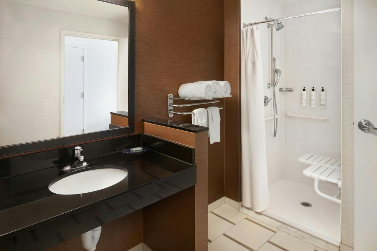 | Fairfield Inn & Suites by Marriott Reading Wyomissing