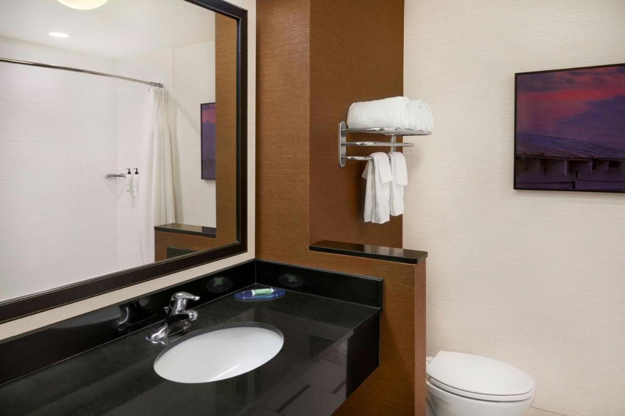 | Fairfield Inn & Suites by Marriott Reading Wyomissing