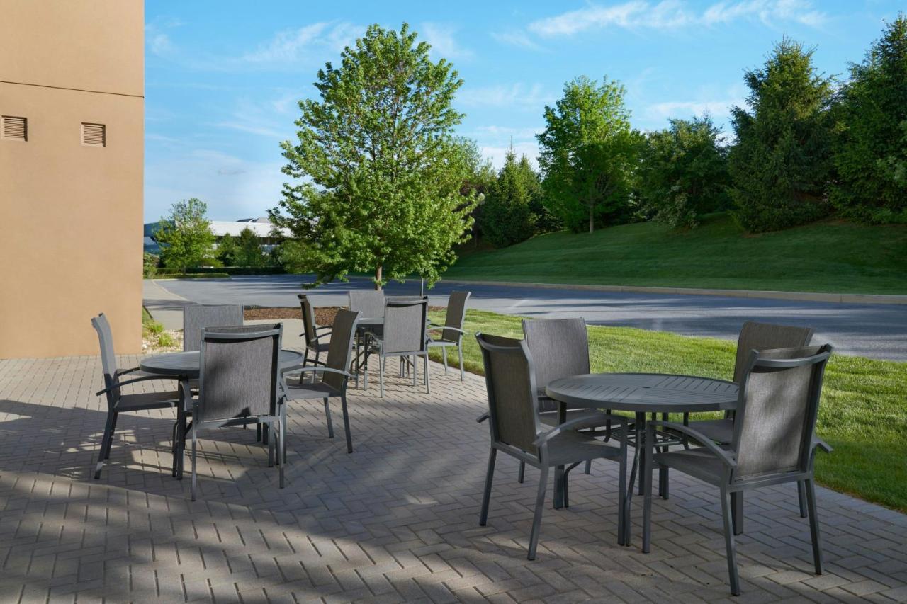 | Fairfield Inn & Suites by Marriott Reading Wyomissing