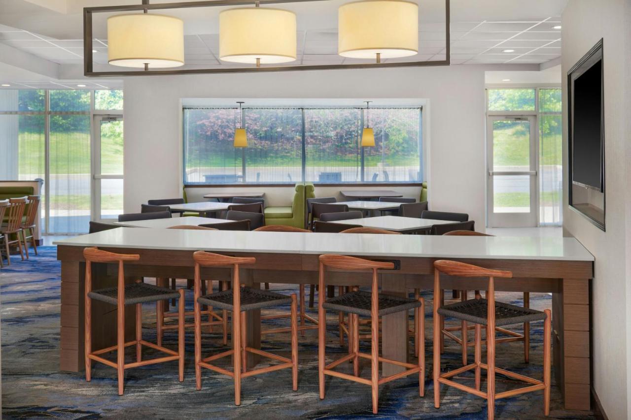 | Fairfield Inn & Suites by Marriott Reading Wyomissing