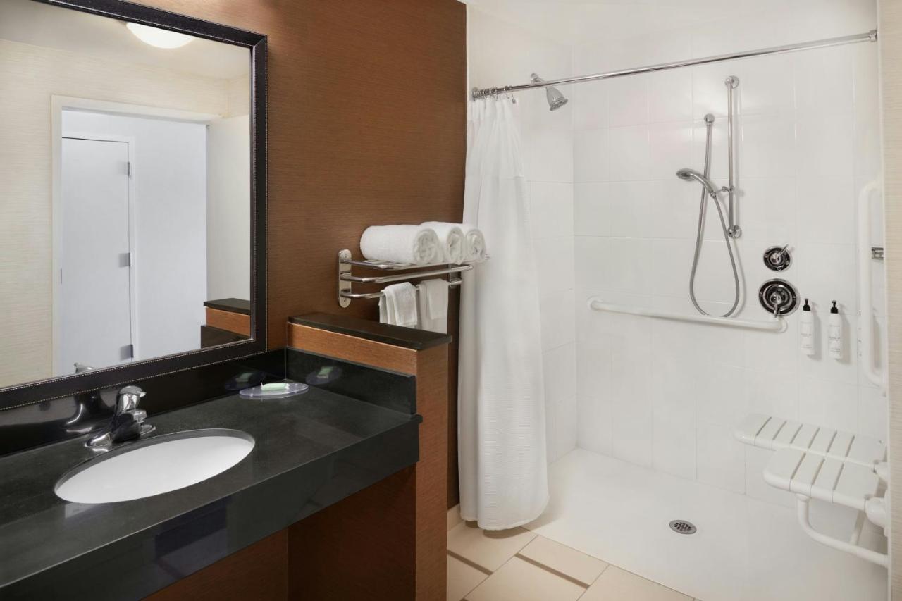 | Fairfield Inn & Suites by Marriott Reading Wyomissing