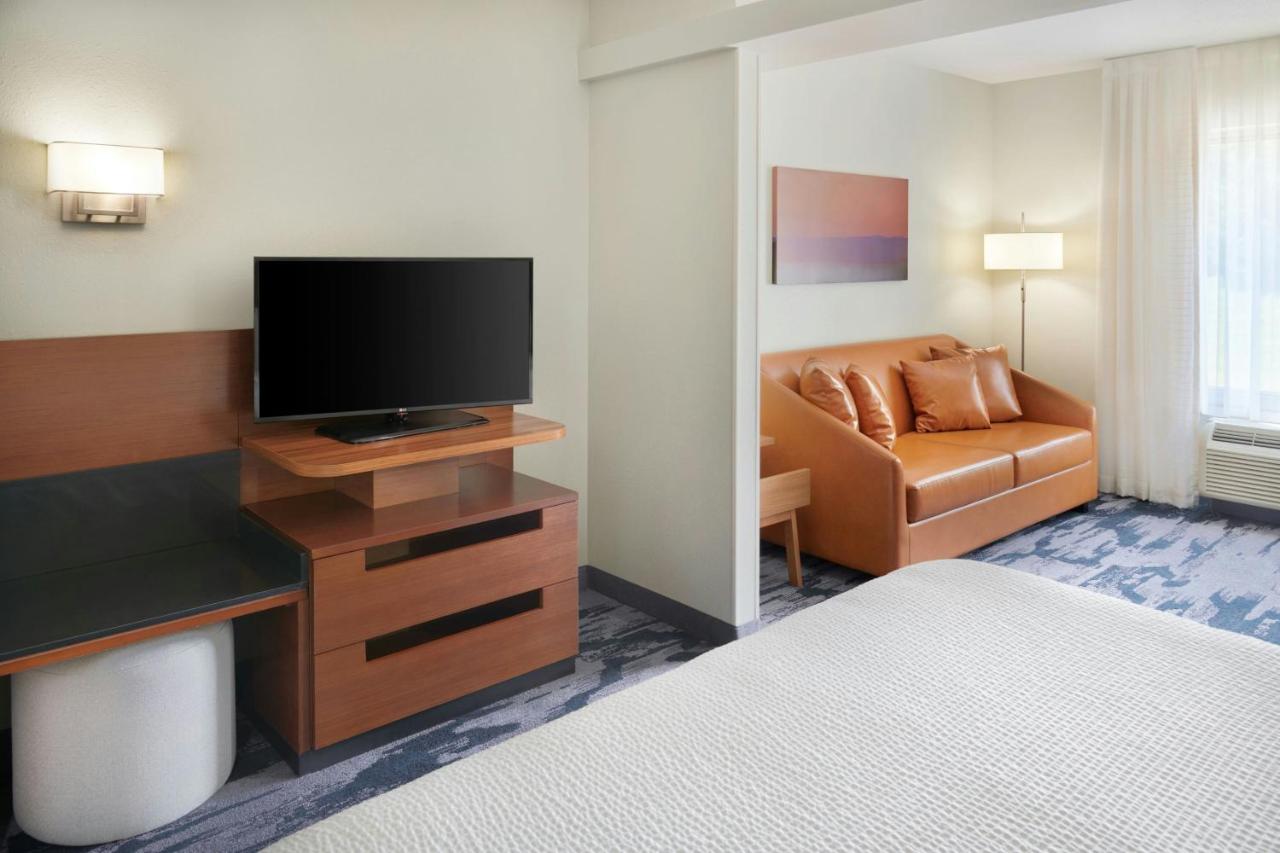 | Fairfield Inn & Suites by Marriott Reading Wyomissing